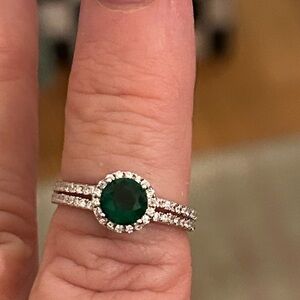 Elegant 925 Sterling Silver emerald Green Gemstone Ring size 6.5